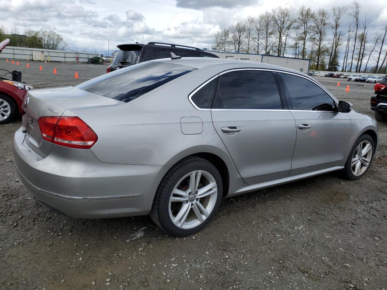 2014 VOLKSWAGEN PASSAT SEL - Image 3