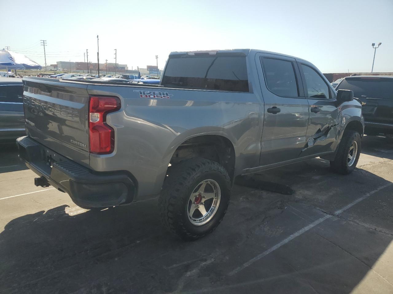 2021 CHEVROLET SILVERADO - Фото 3