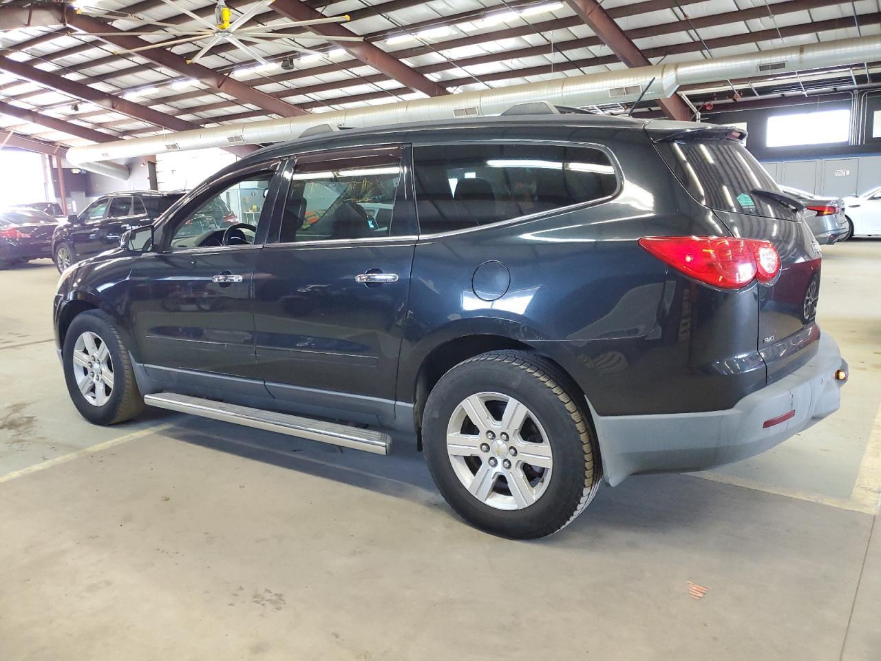 2011 CHEVROLET TRAVERSE L - Фото 2