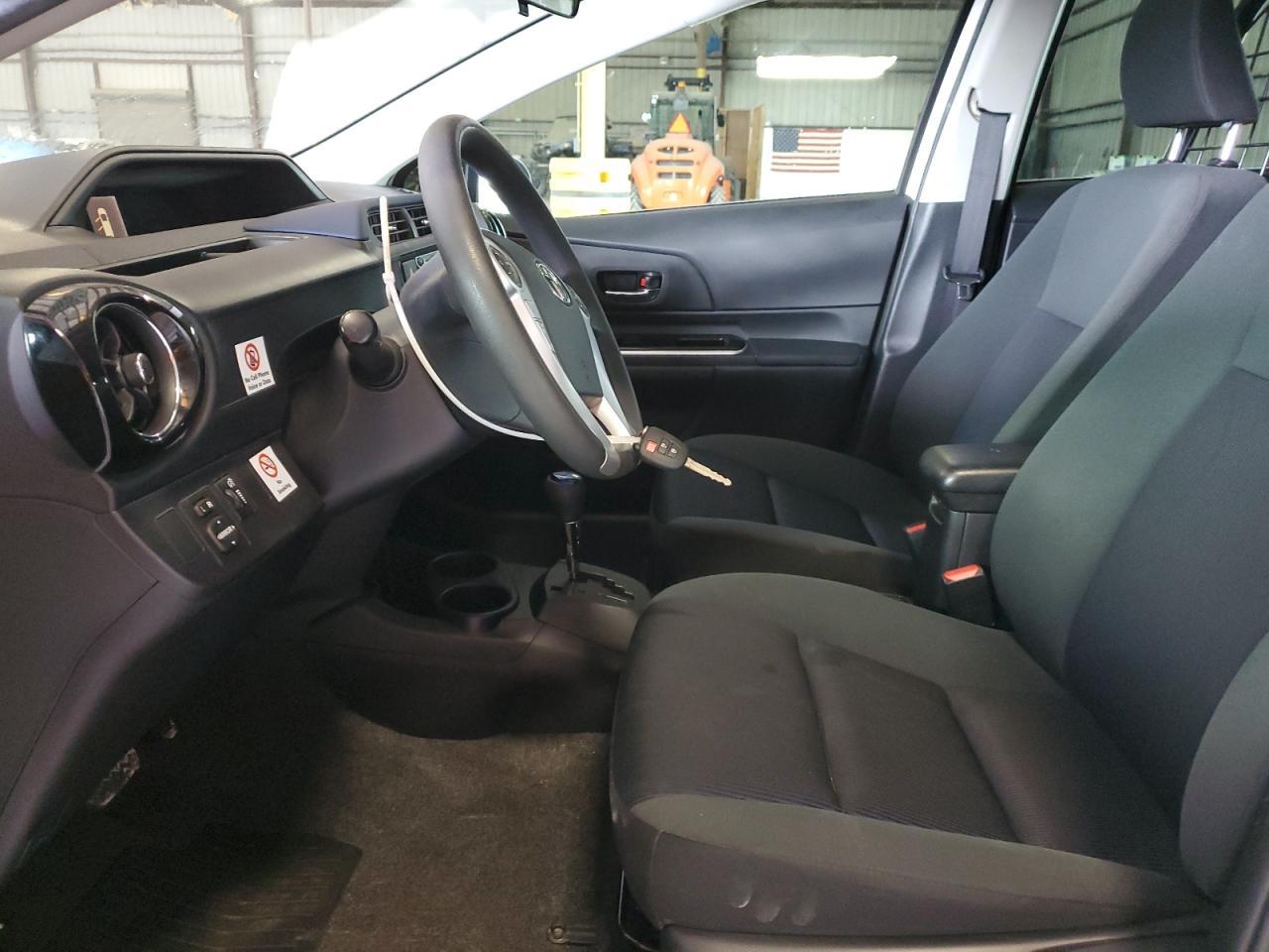 2016 TOYOTA PRIUS C - Image 7