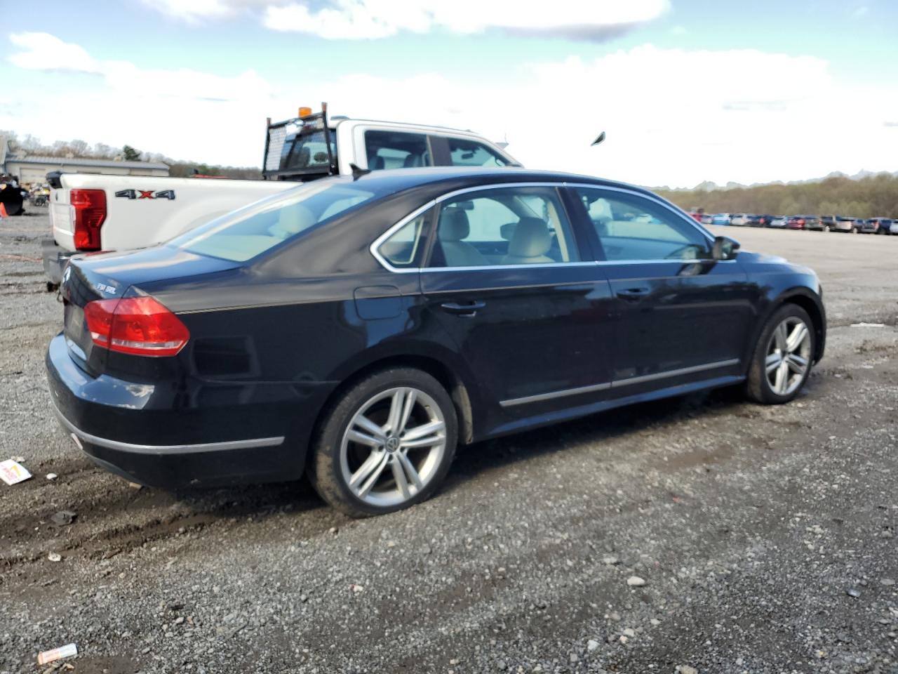 2014 VOLKSWAGEN PASSAT SEL - Image 3