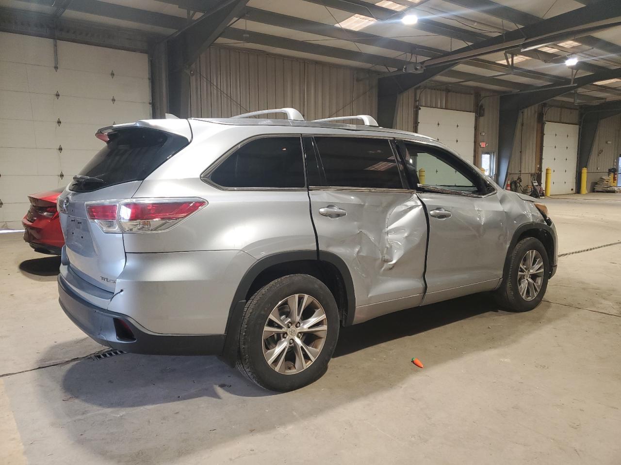 2015 TOYOTA HIGHLANDER - Image 3