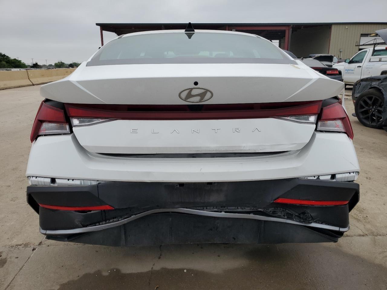 2024 HYUNDAI ELANTRA SE - Image 6