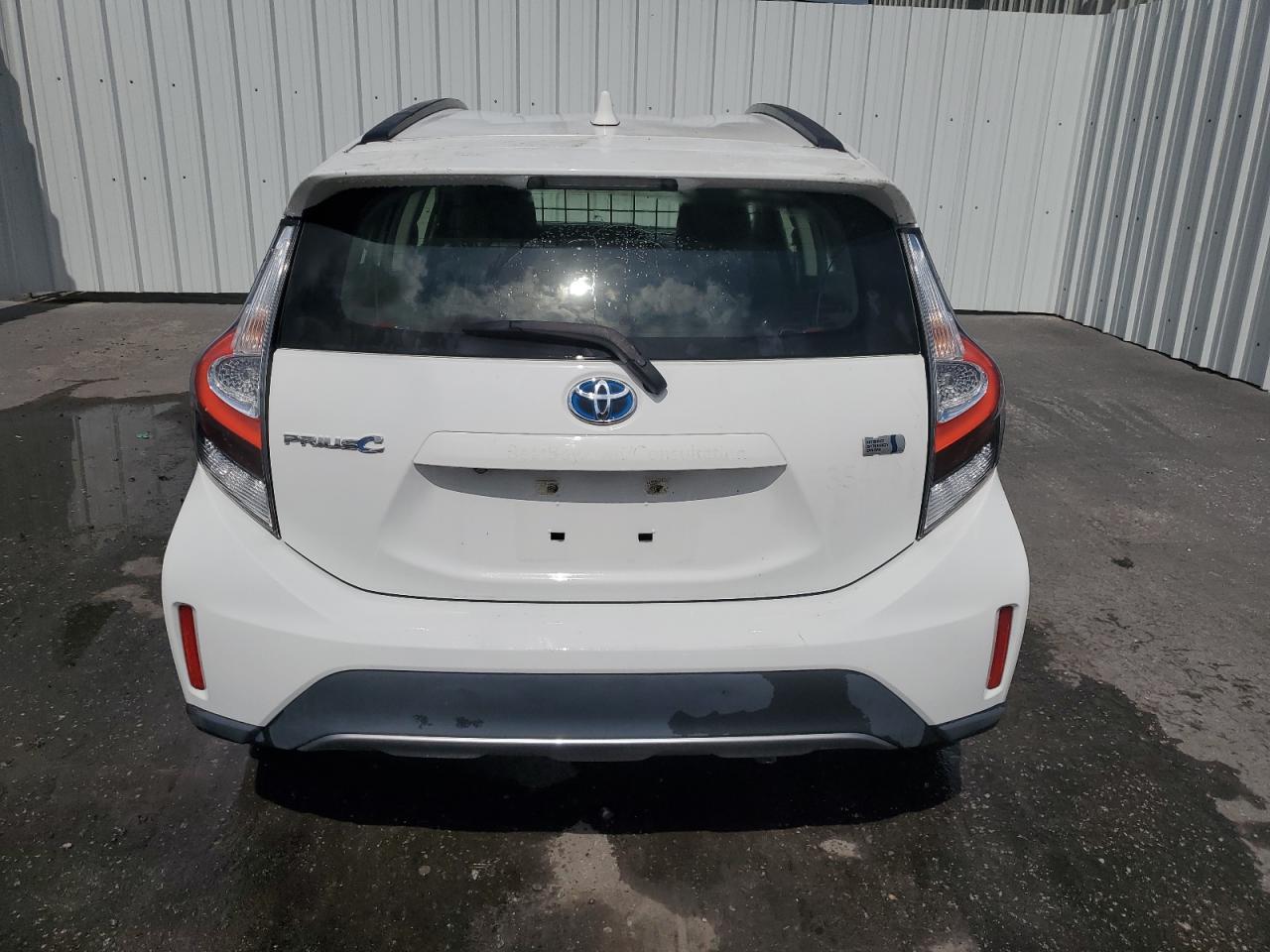 2018 TOYOTA PRIUS C - Image 6