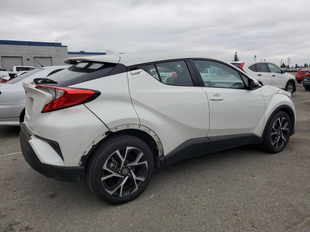 2018 TOYOTA C-HR XLE - Фото 3