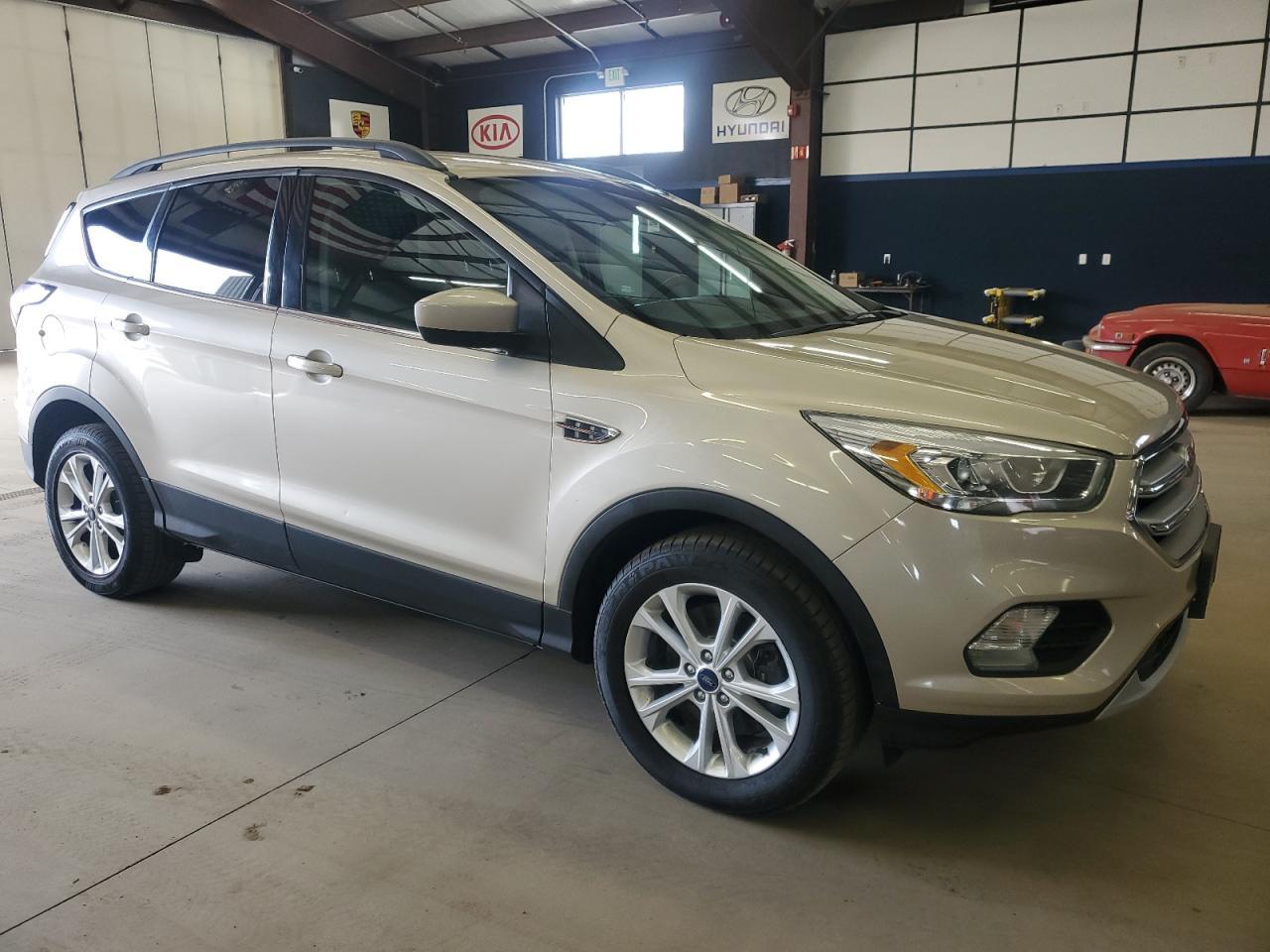 2017 FORD ESCAPE SE - Фото 4