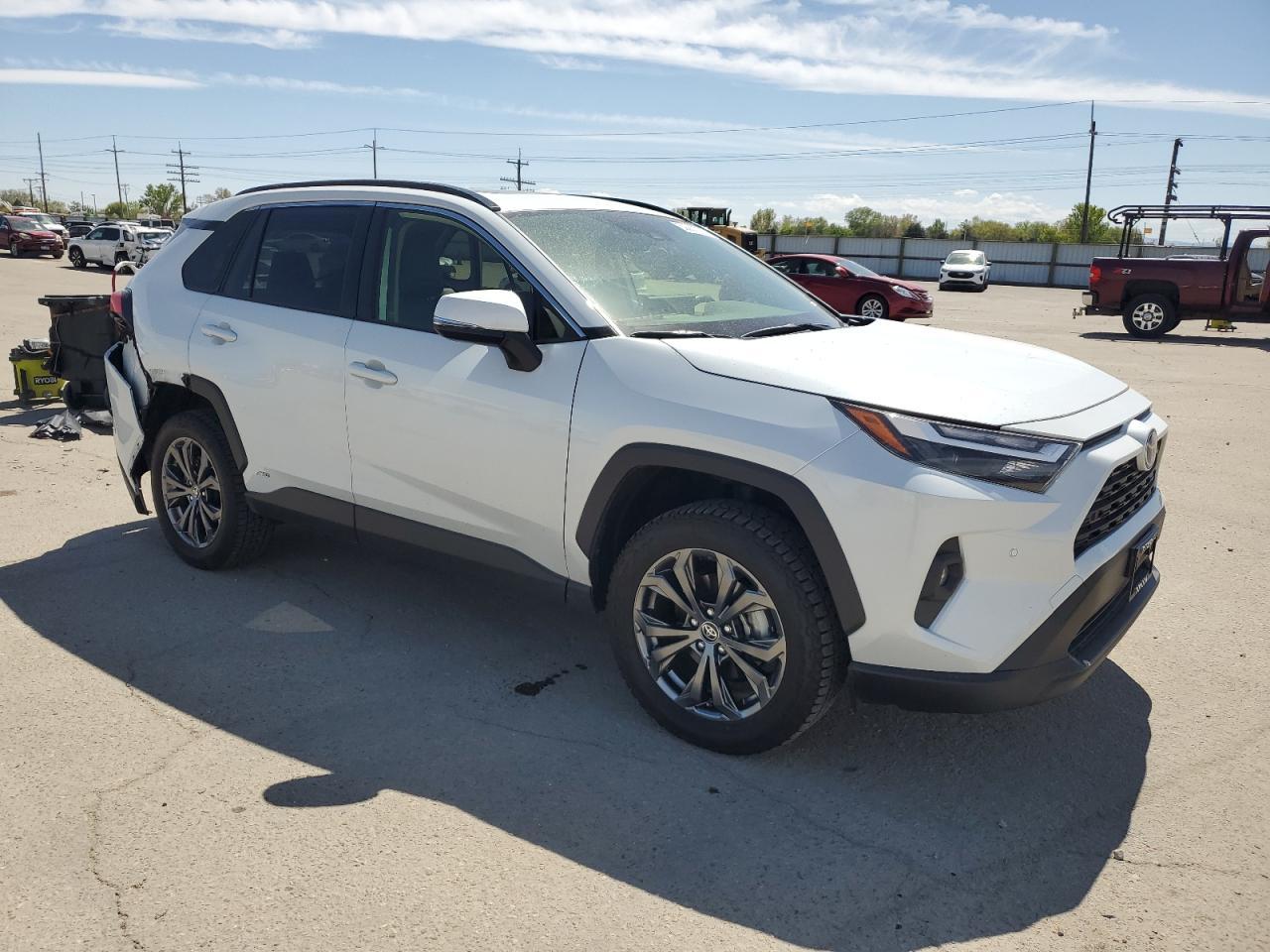 2024 TOYOTA RAV4 XLE P - Фото 4