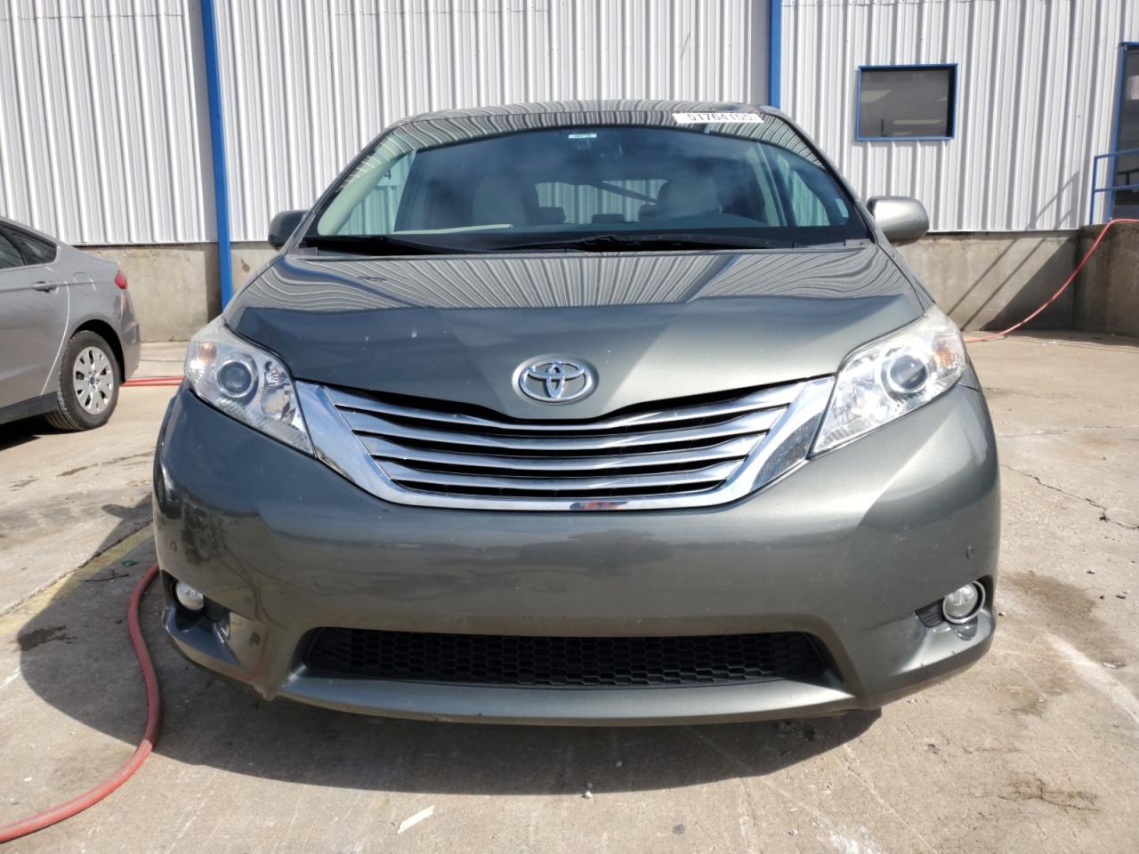 2011 TOYOTA SIENNA XLE - Фото 5