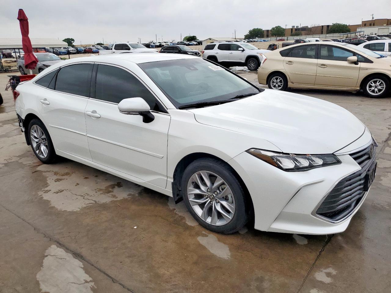 2022 TOYOTA AVALON XLE - Image 4