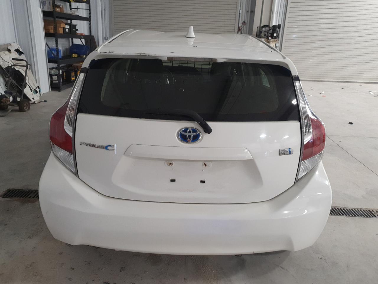 2016 TOYOTA PRIUS C - Фото 6