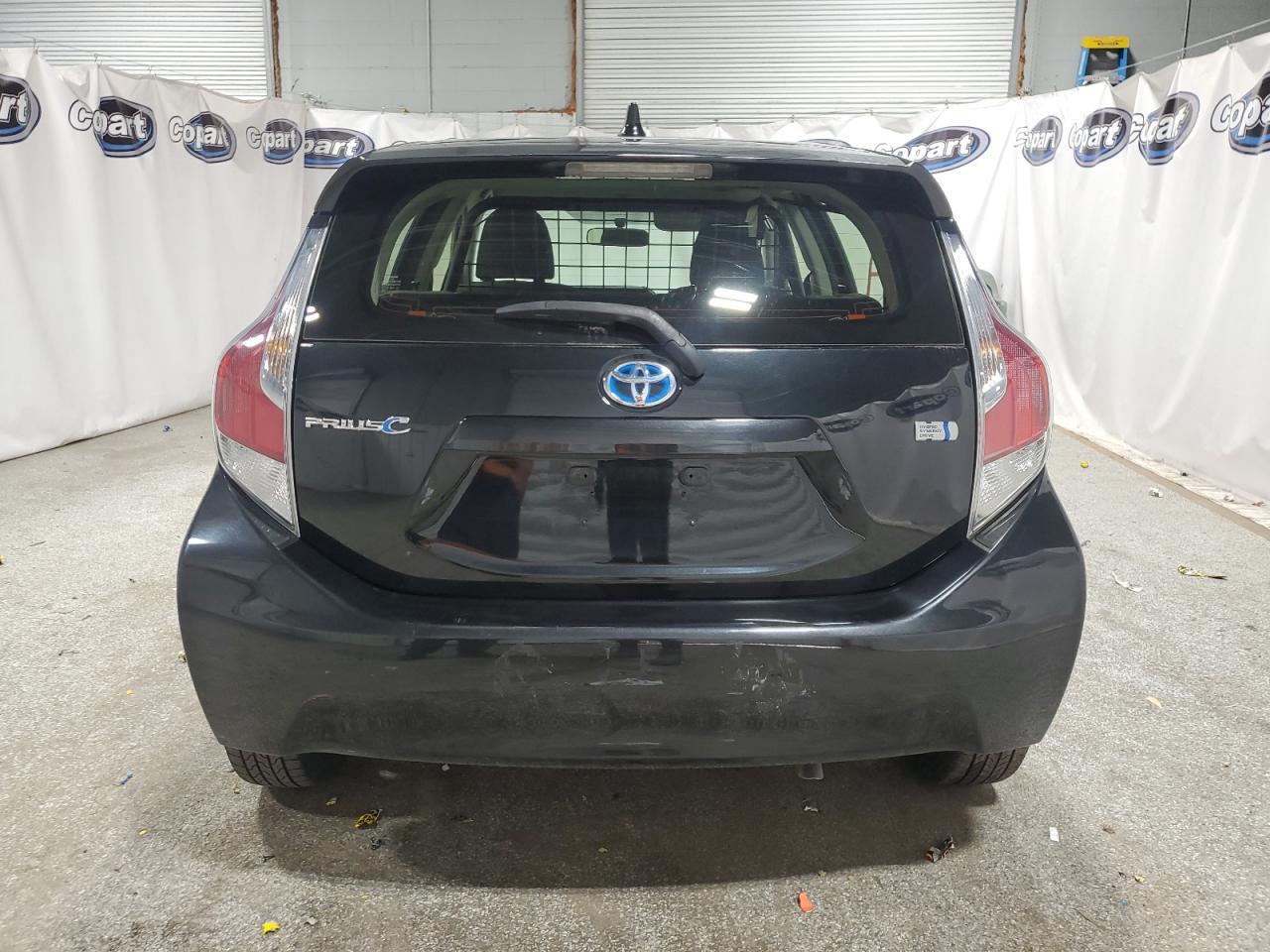 2016 TOYOTA PRIUS C - Image 6