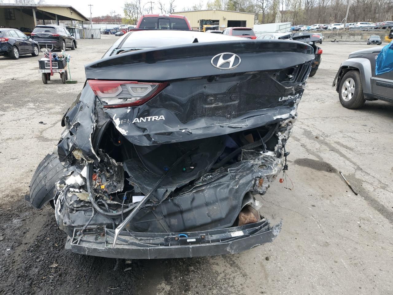 2017 HYUNDAI ELANTRA SE - Фото 6