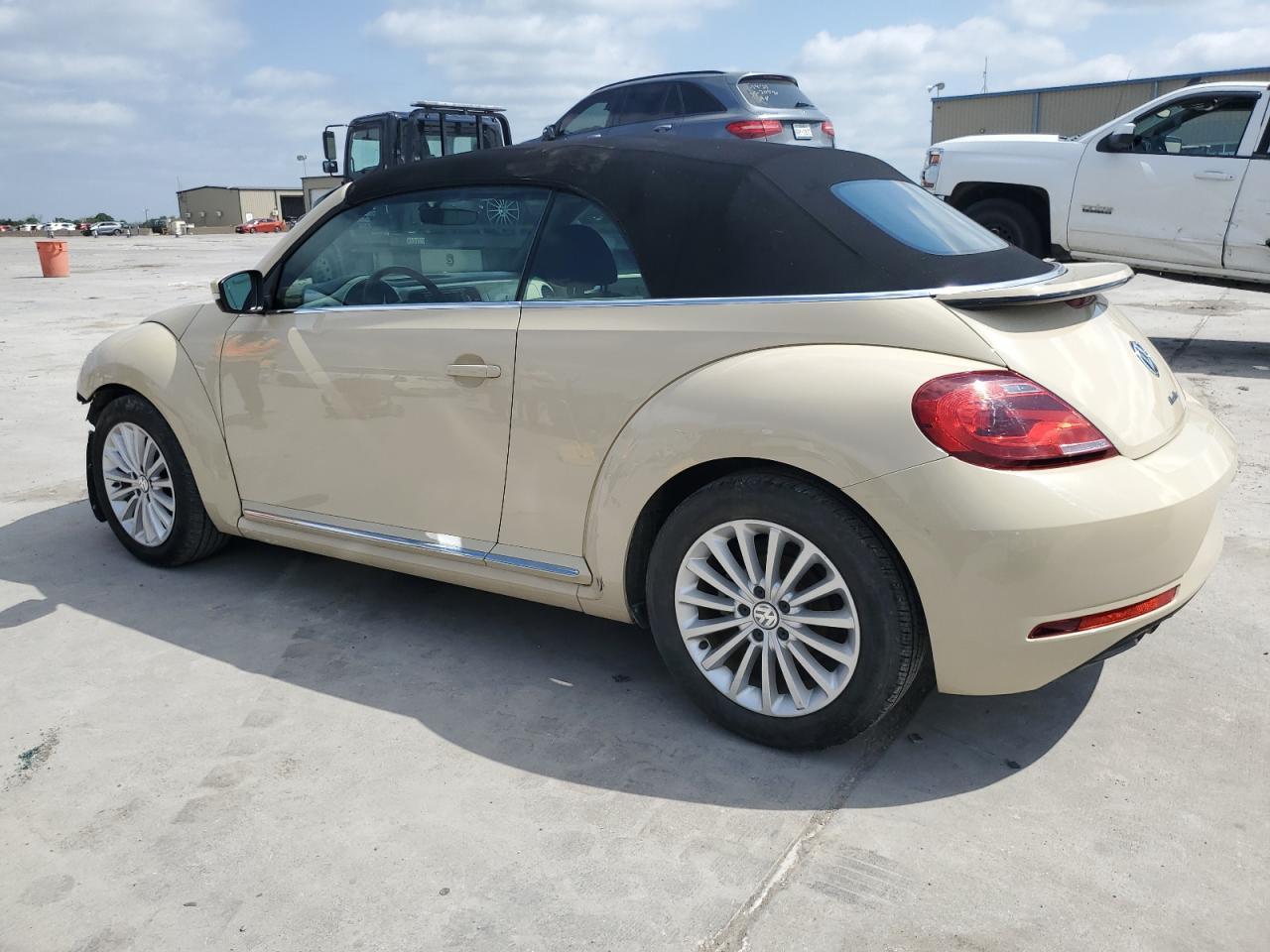 2019 VOLKSWAGEN BEETLE S - Image 2