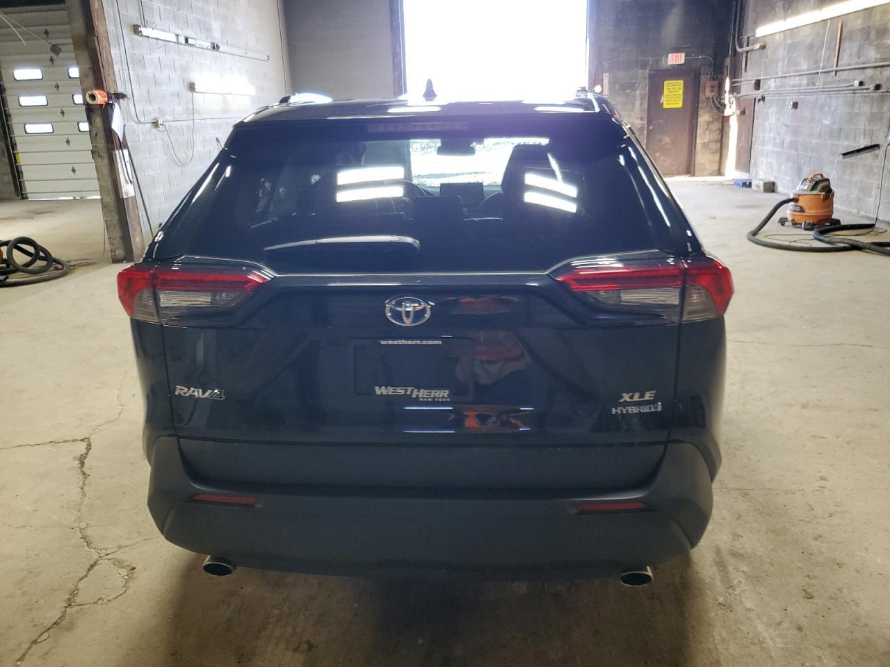 2022 TOYOTA RAV4 XLE P - Фото 6