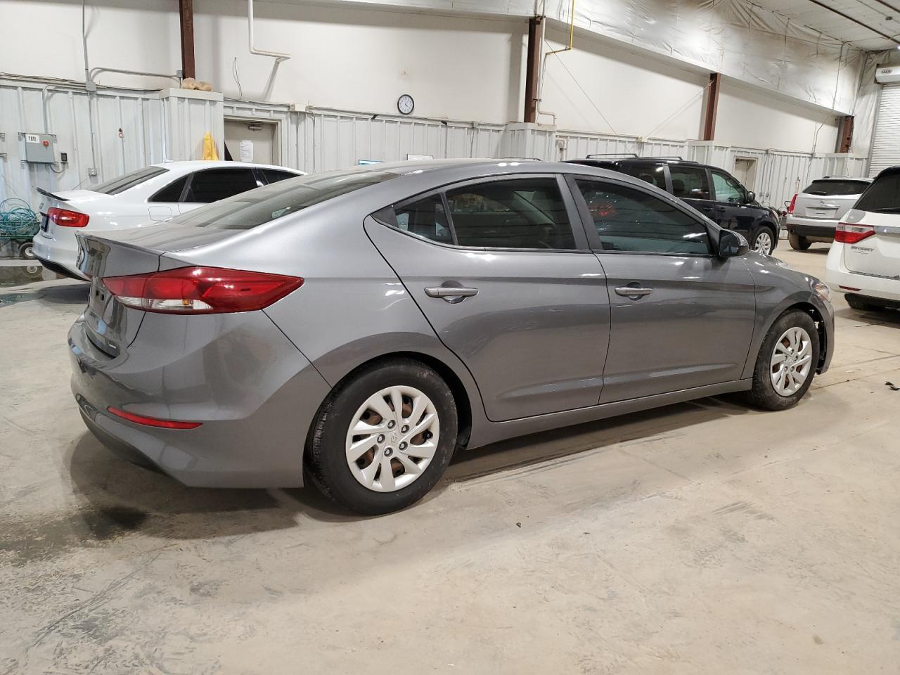 2018 HYUNDAI ELANTRA SE - Фото 3