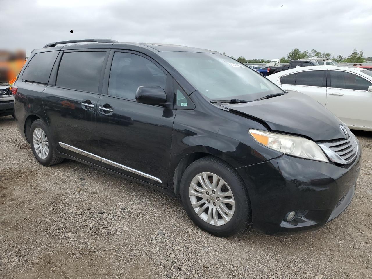 2015 TOYOTA SIENNA XLE - Фото 4