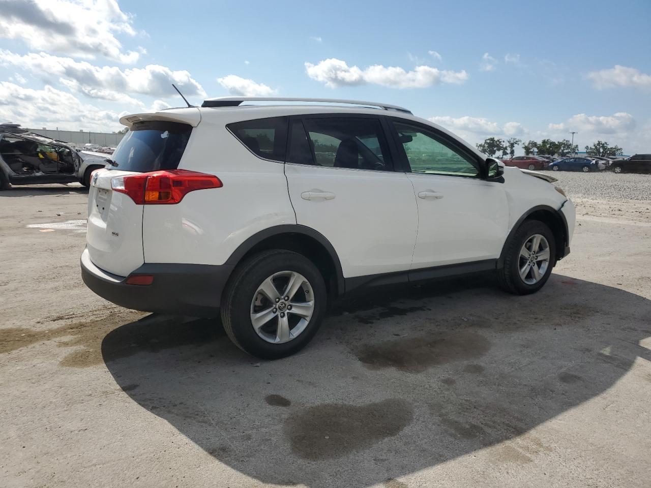 2015 TOYOTA RAV4 XLE - Image 3