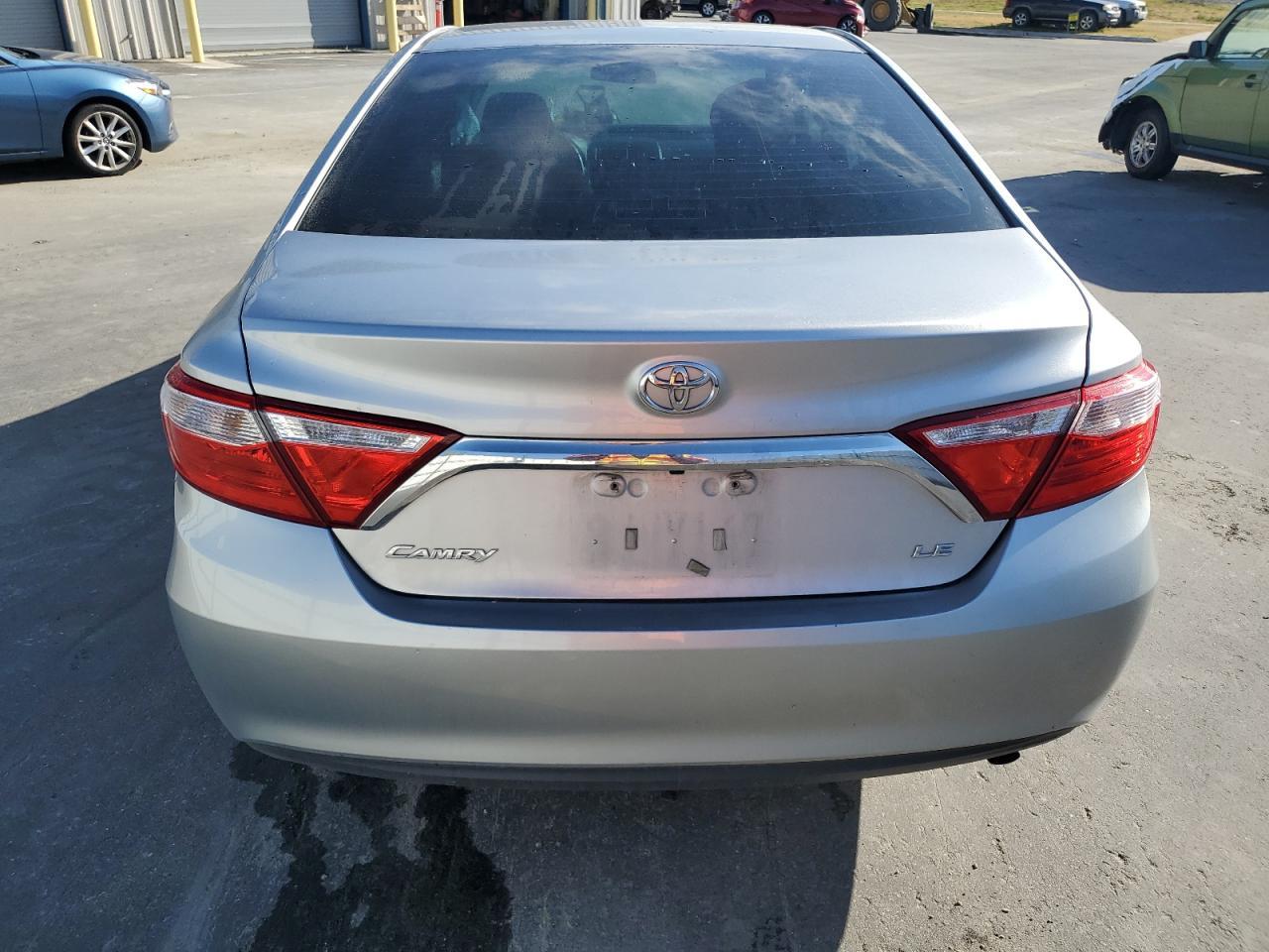 2016 TOYOTA CAMRY LE - Фото 6