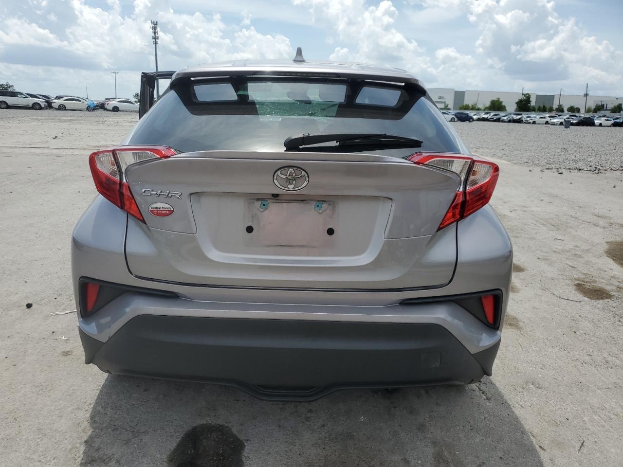 2019 TOYOTA C-HR XLE - Фото 6