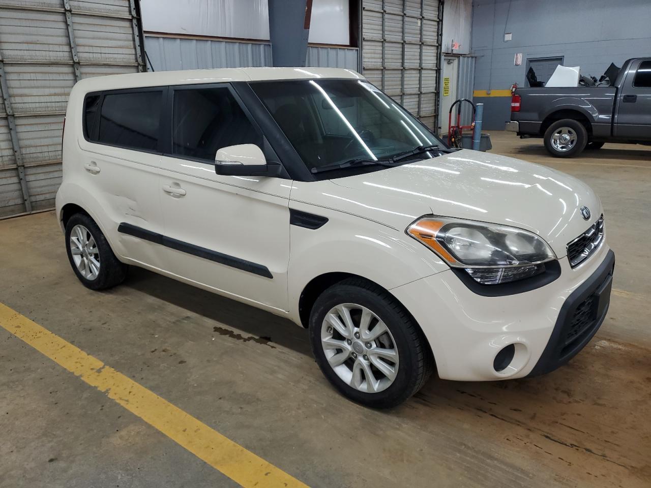 2013 KIA SOUL + - Image 4