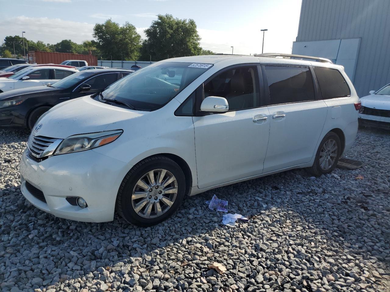 2015 TOYOTA SIENNA XLE