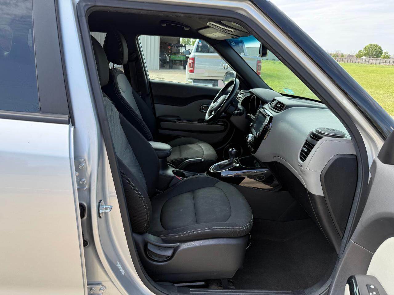 2017 KIA SOUL + - Image 5