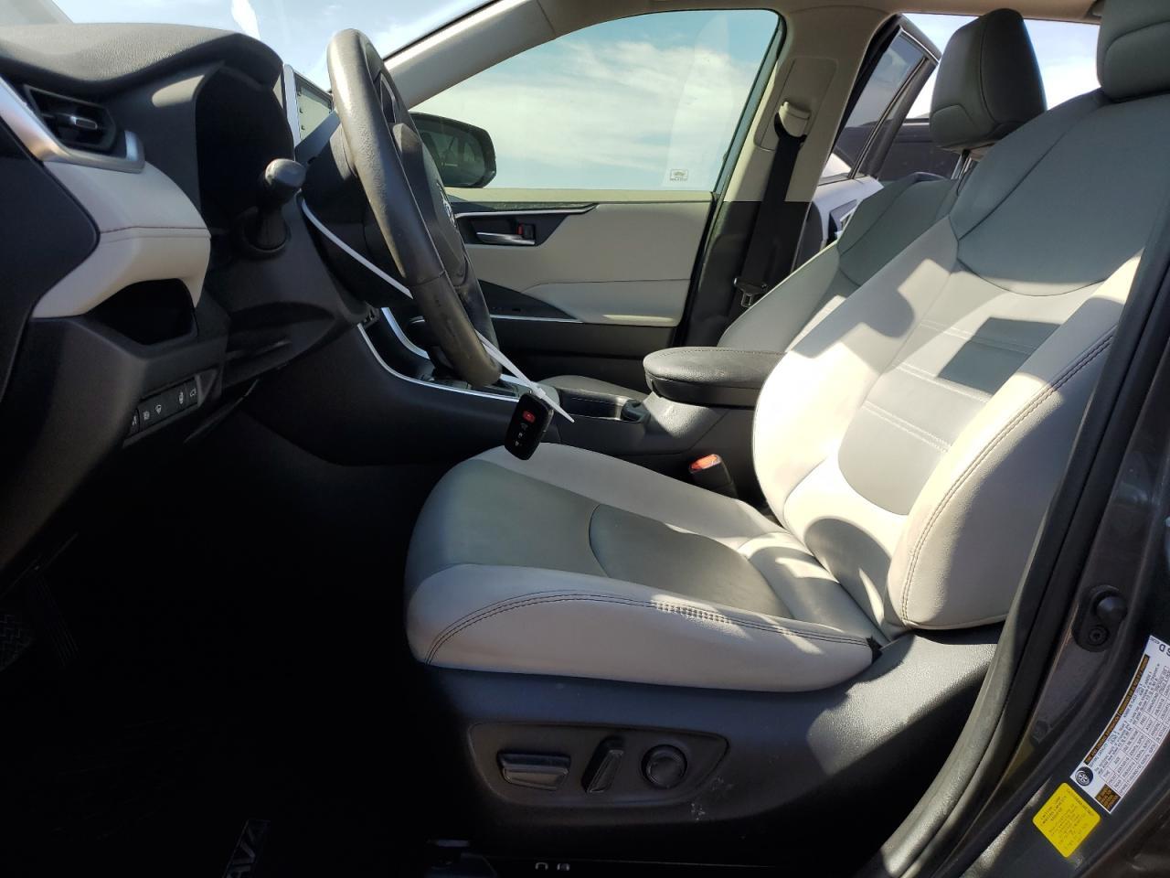 2019 TOYOTA RAV4 XLE P - Фото 7