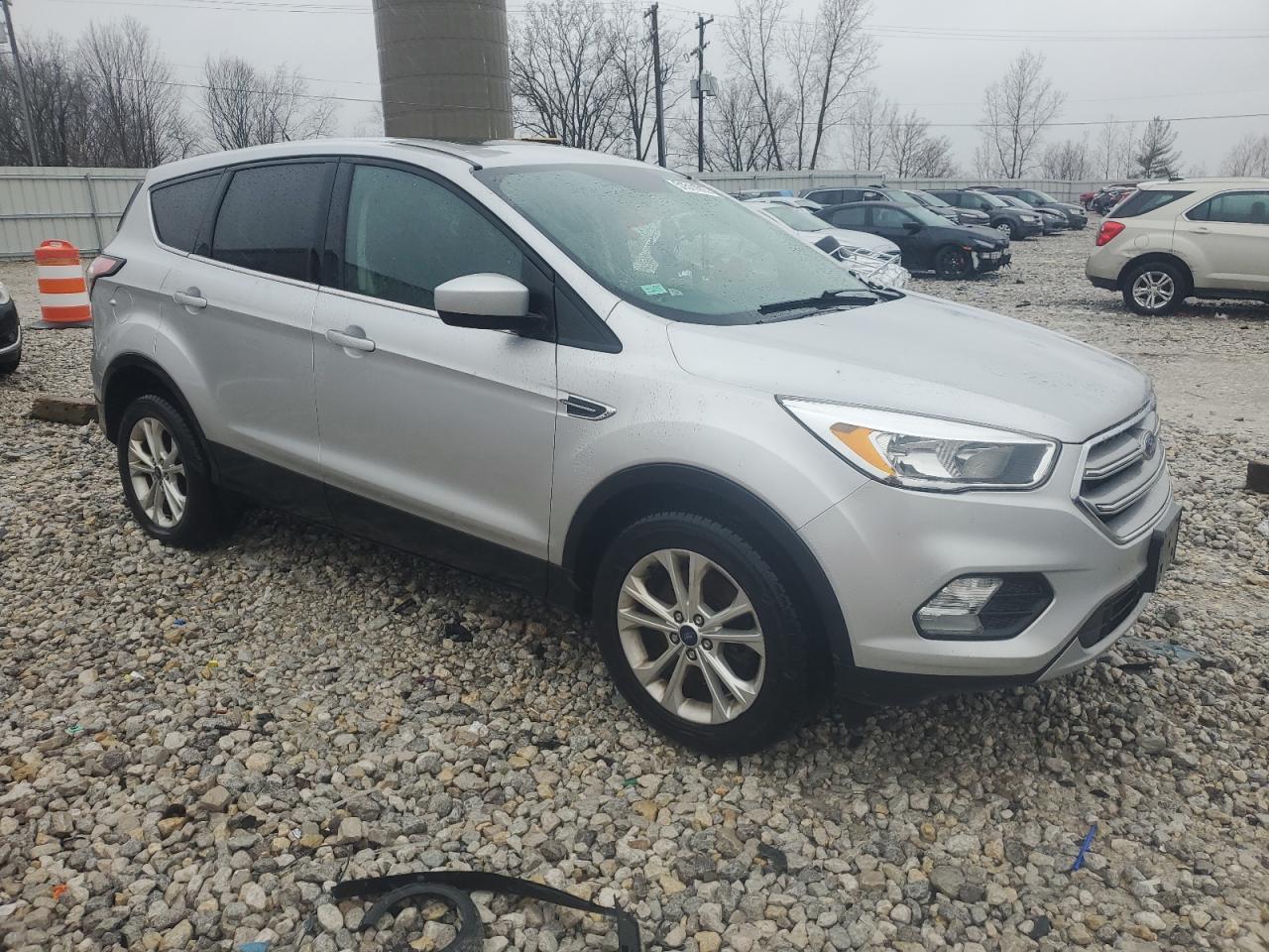 2017 FORD ESCAPE SE - Image 4