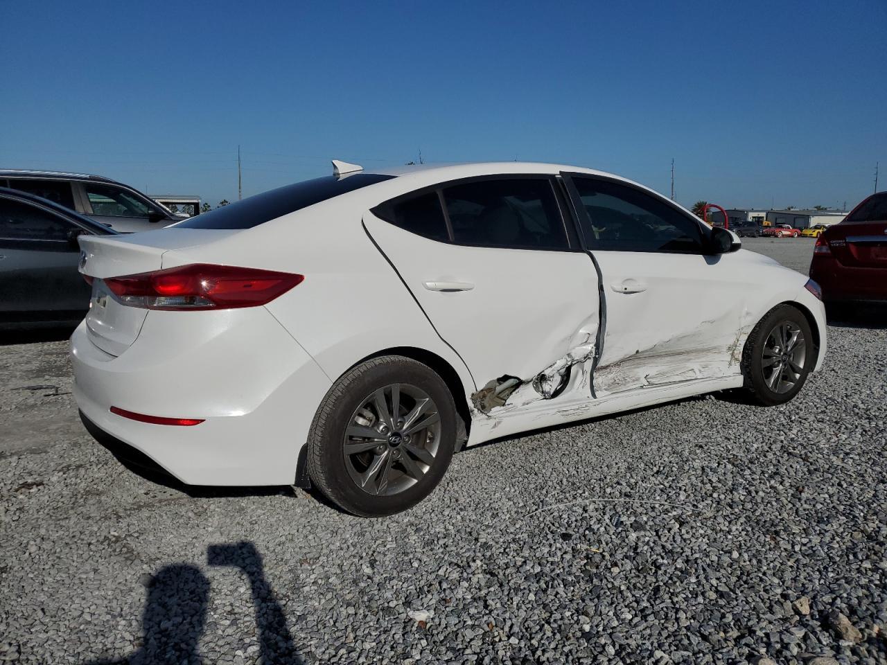 2018 HYUNDAI ELANTRA SE - Фото 3