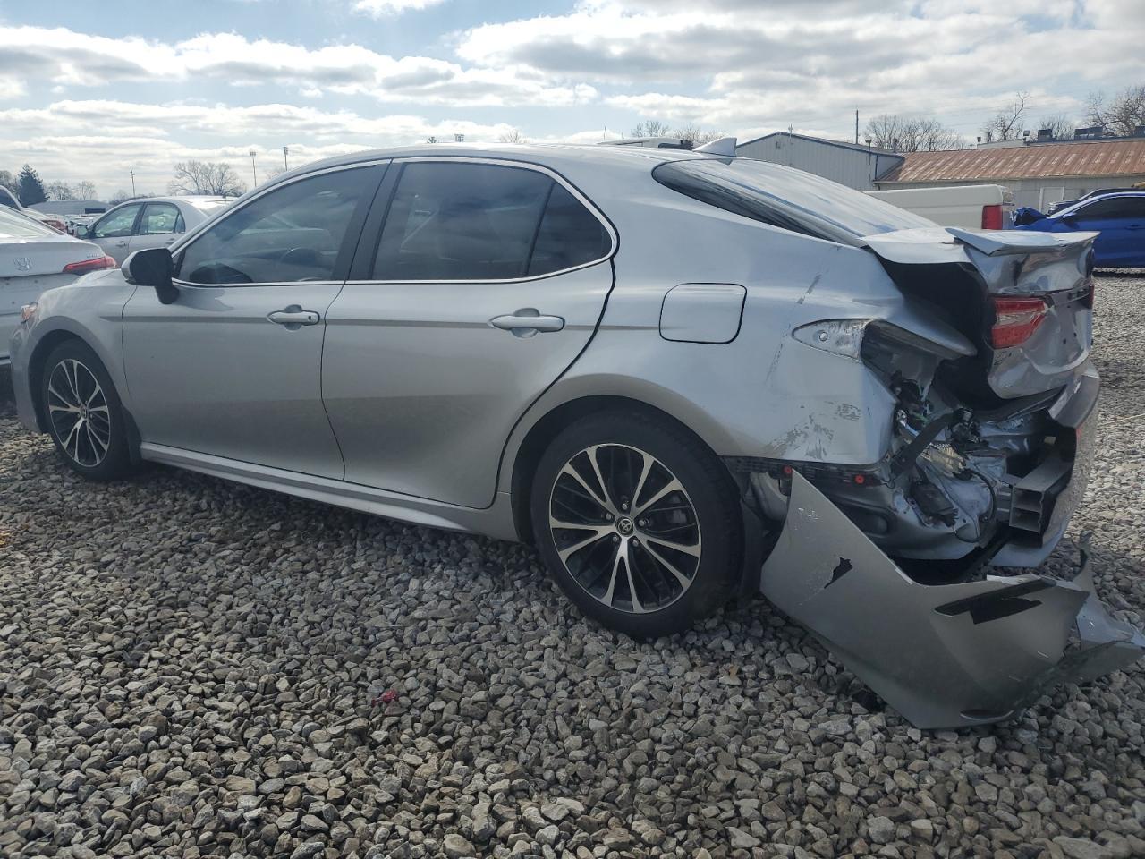 2020 TOYOTA CAMRY SE - Фото 2