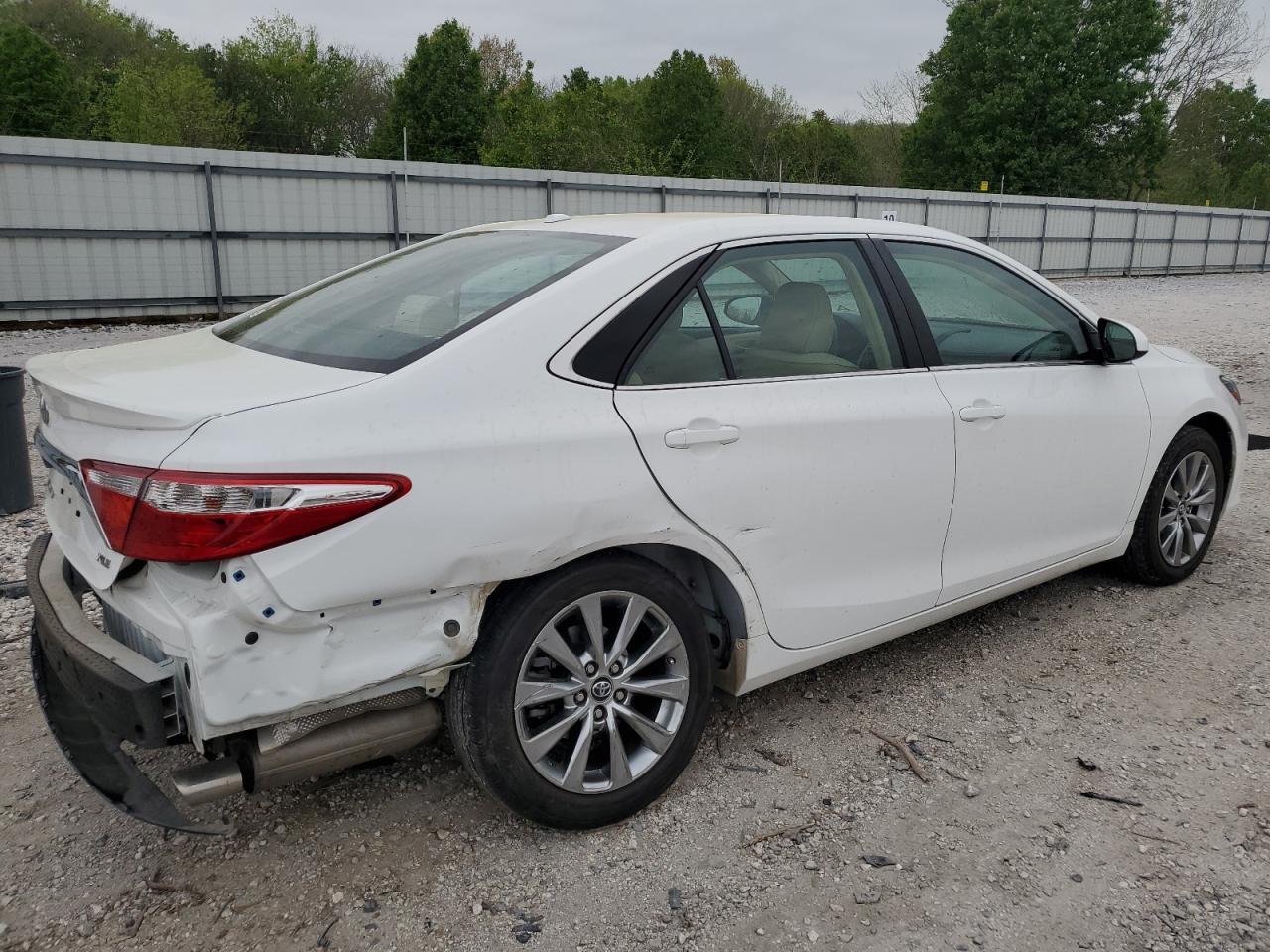 2017 TOYOTA CAMRY LE - Фото 3