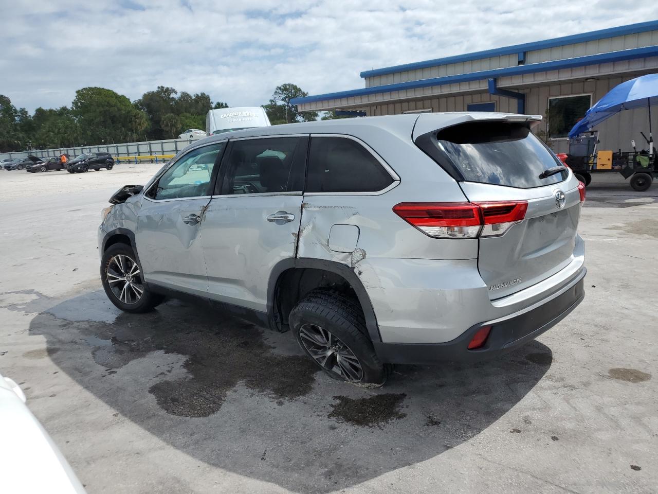 2019 TOYOTA HIGHLANDER - Image 2