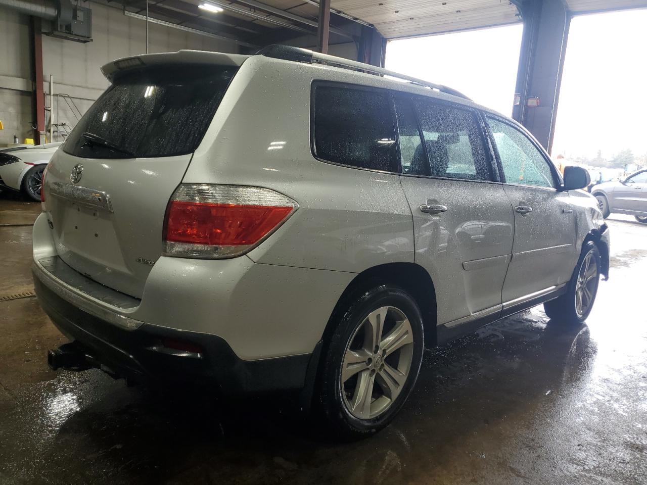 2011 TOYOTA HIGHLANDER - Image 3
