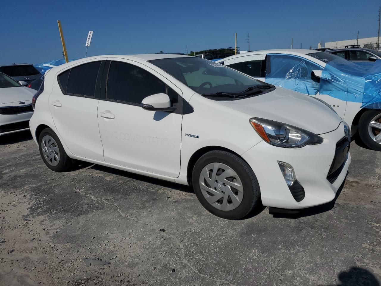 2016 TOYOTA PRIUS C - Image 4