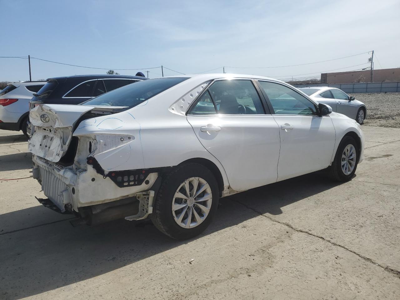 2015 TOYOTA CAMRY LE - Фото 3