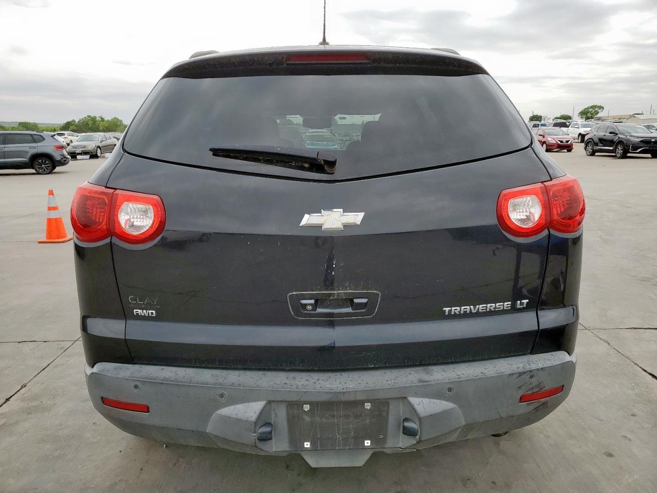 2011 CHEVROLET TRAVERSE L - Image 6