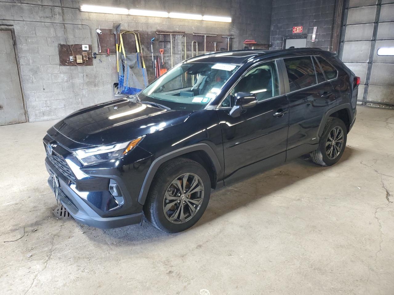 2022 TOYOTA RAV4 XLE P