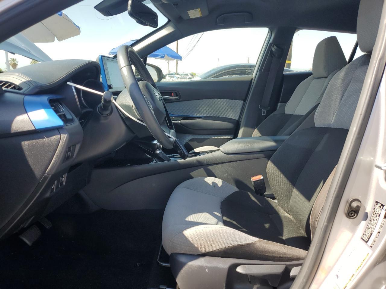 2019 TOYOTA C-HR XLE - Image 7