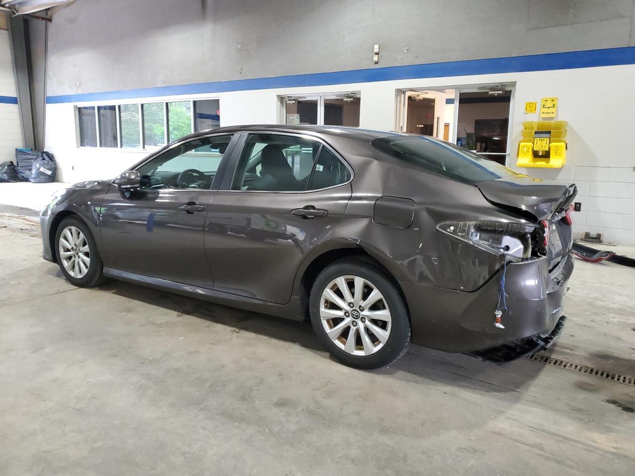 2018 TOYOTA CAMRY L - Фото 2