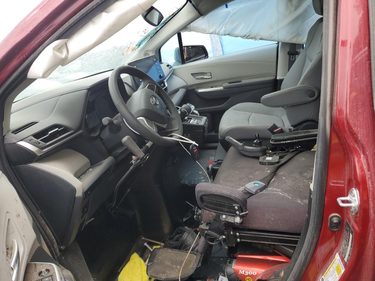 2023 TOYOTA SIENNA XLE - Фото 7