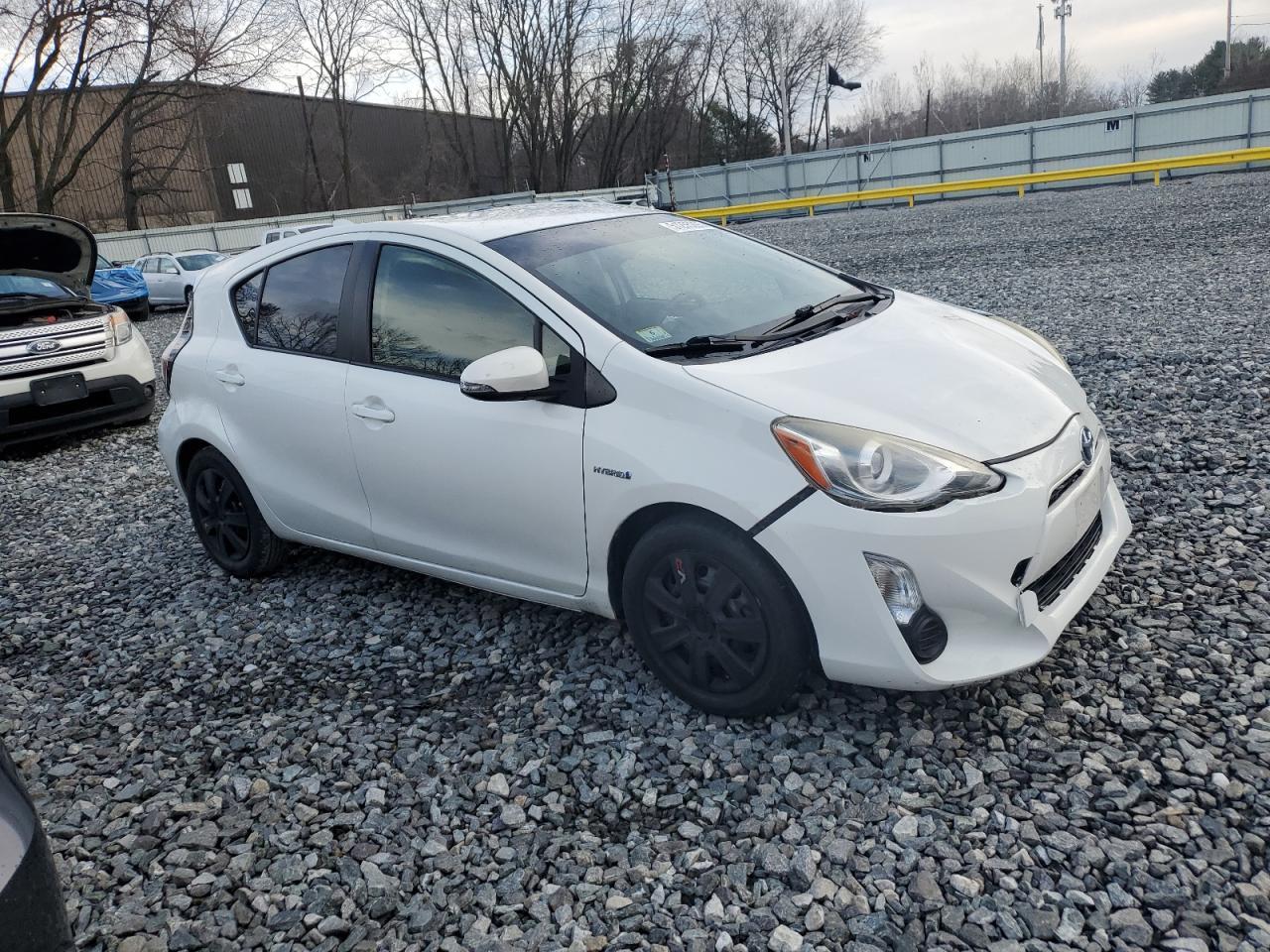 2015 TOYOTA PRIUS C - Image 4