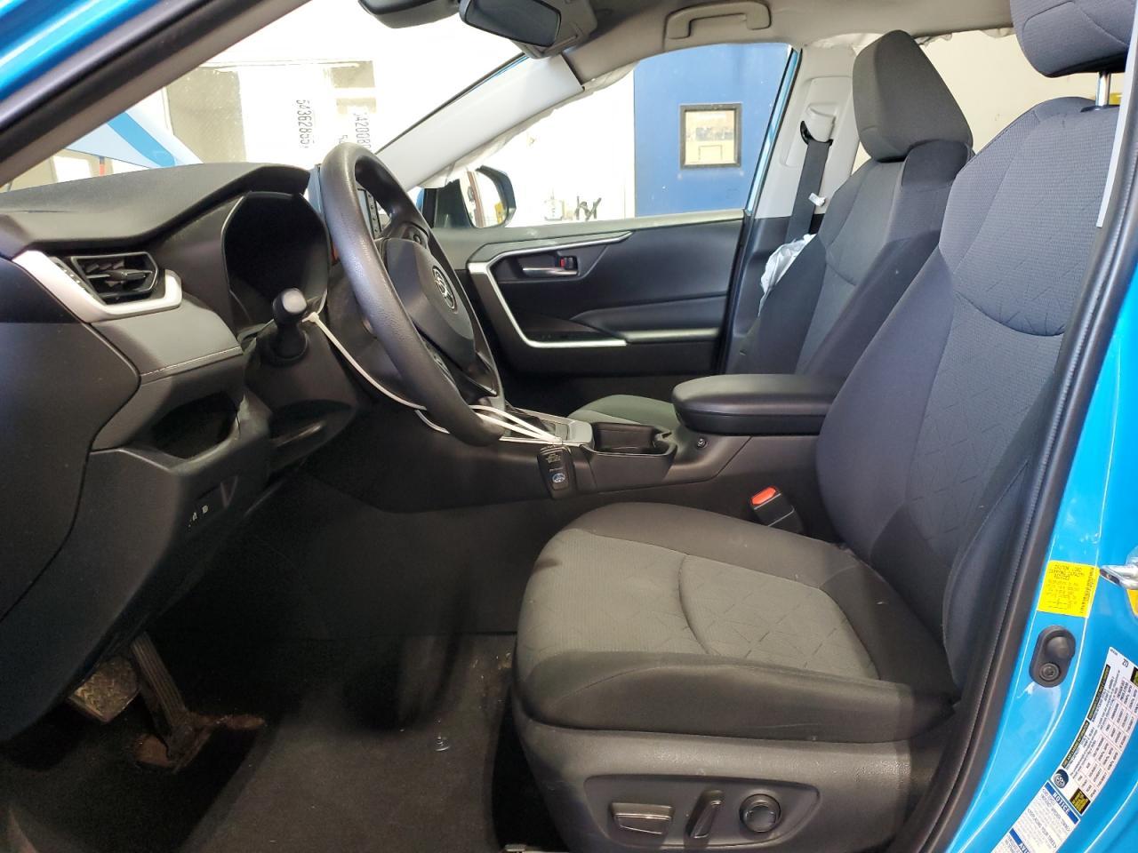 2020 TOYOTA RAV4 XLE - Image 7