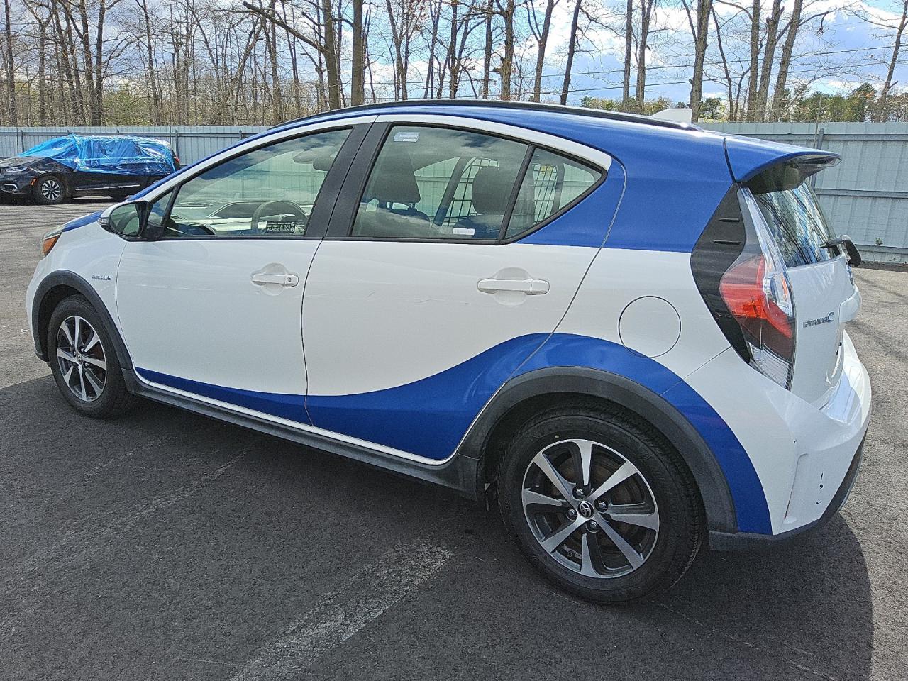 2018 TOYOTA PRIUS C - Image 2