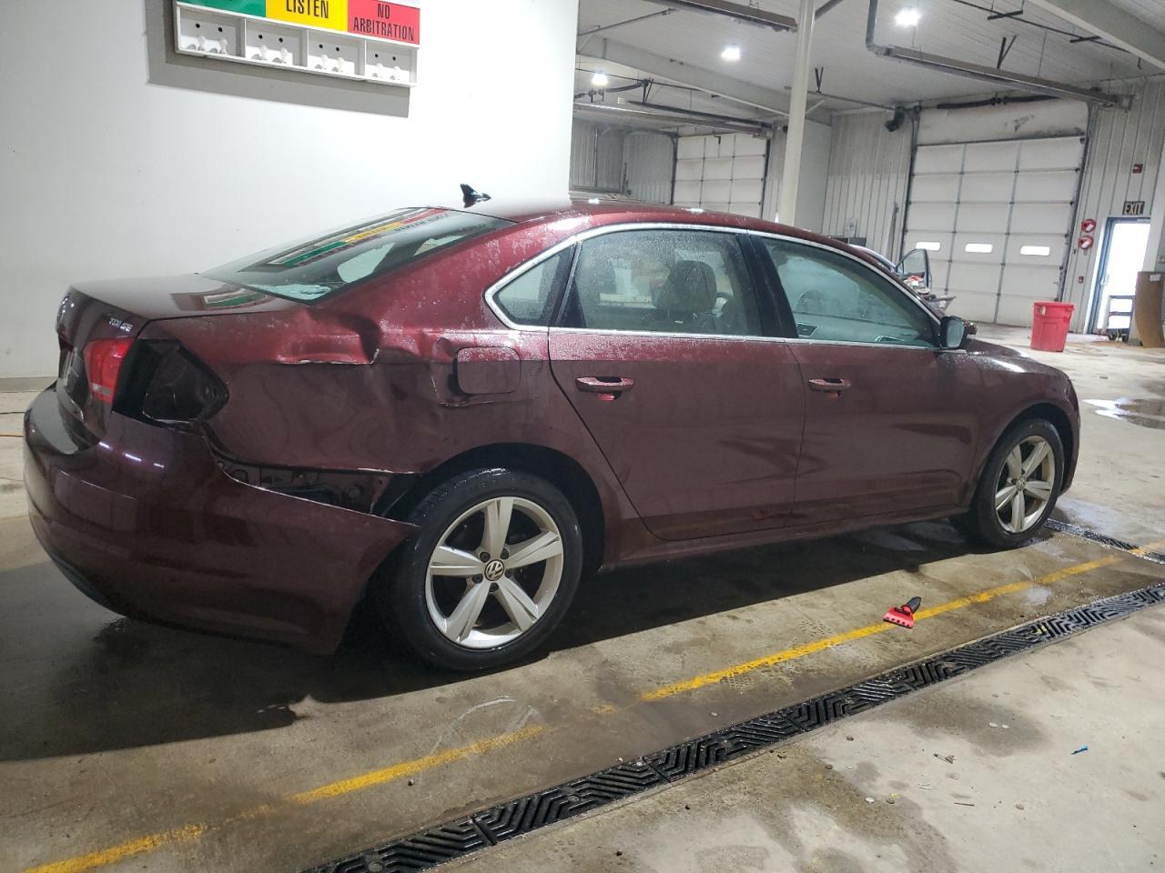 2013 VOLKSWAGEN PASSAT SE - Image 3