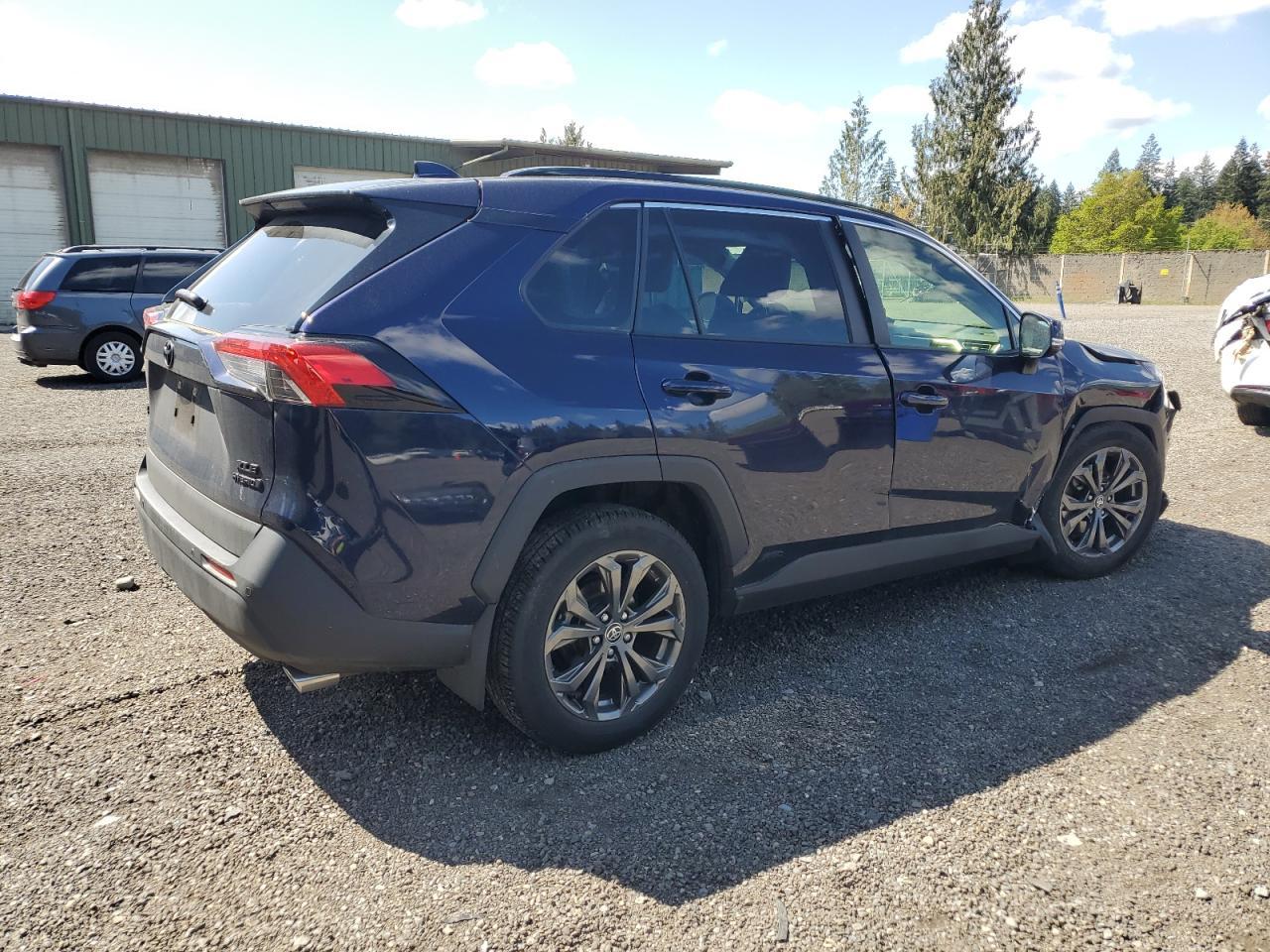 2024 TOYOTA RAV4 XLE P - Фото 3
