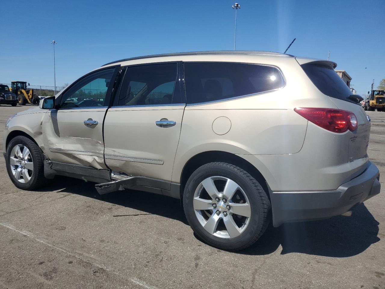 2012 CHEVROLET TRAVERSE L - Фото 2