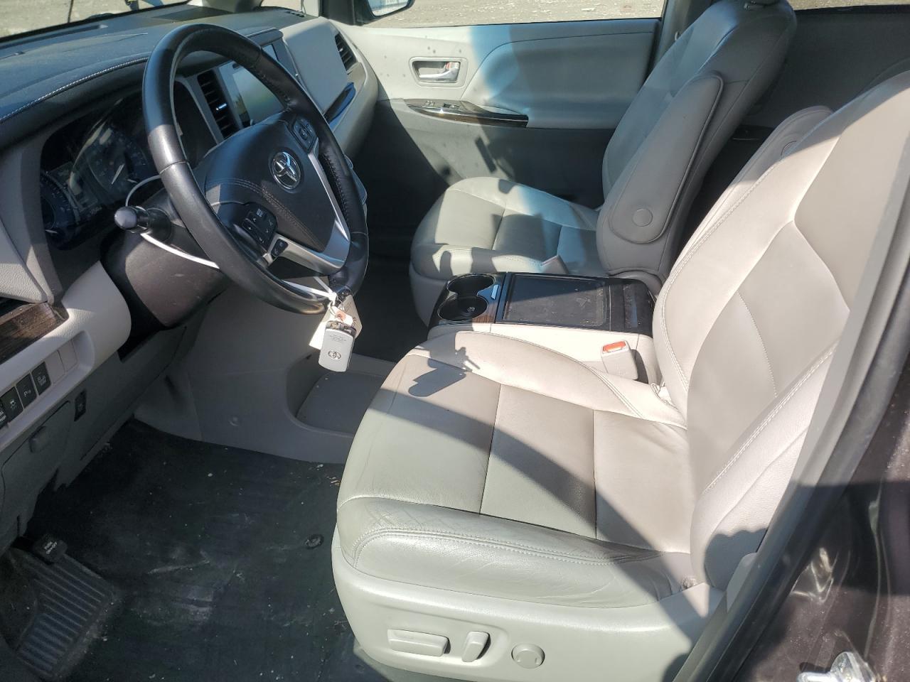 2015 TOYOTA SIENNA XLE - Фото 7