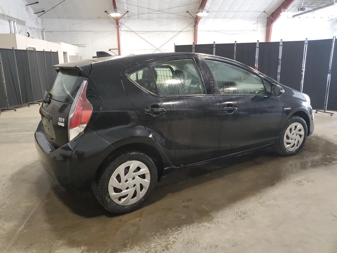 2016 TOYOTA PRIUS C - Image 3