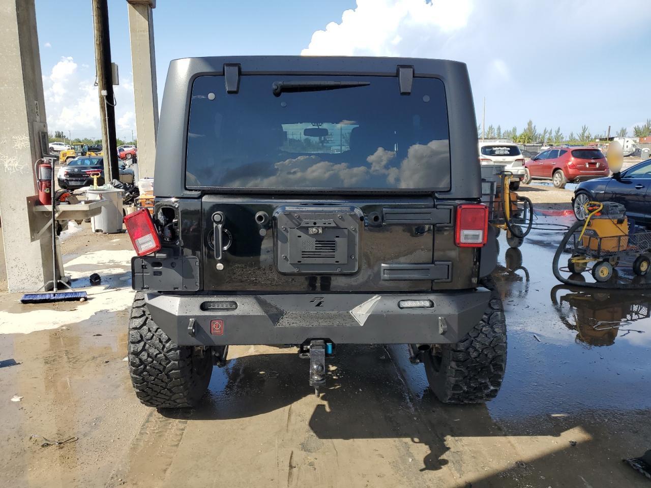 2017 JEEP WRANGLER U - Image 6