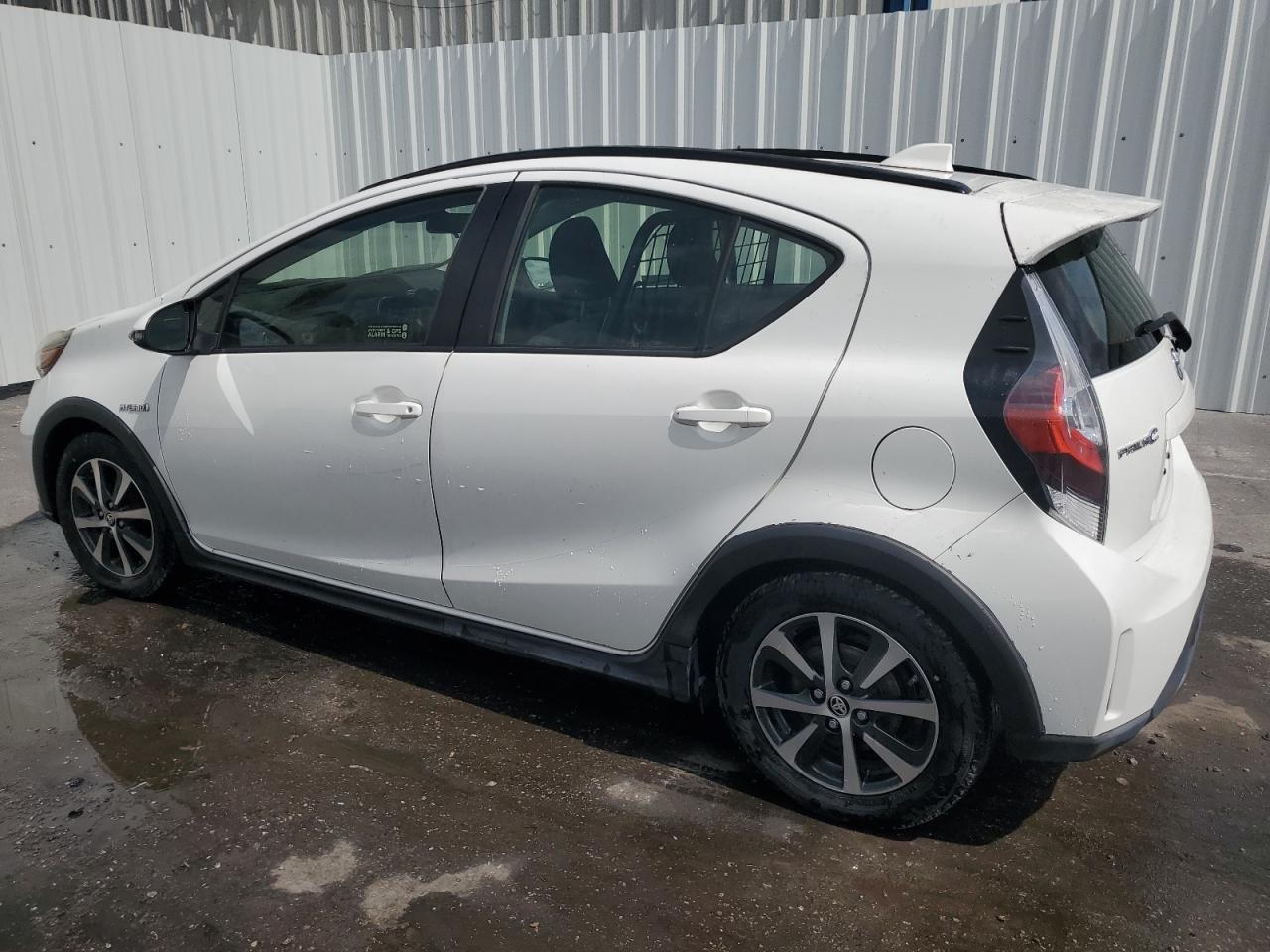 2018 TOYOTA PRIUS C - Image 2